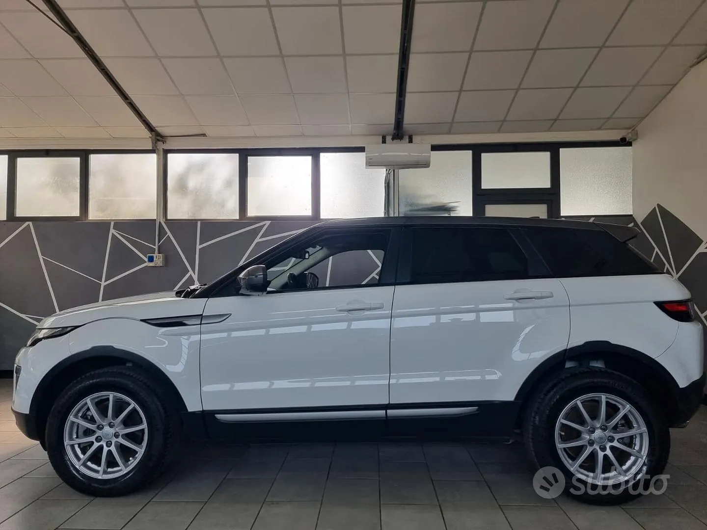 Land Rover Range Rover Evoque 2017 photo 5