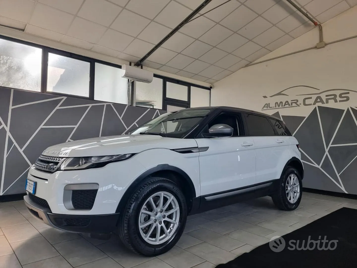 Land Rover Range Rover Evoque 2017 photo 4