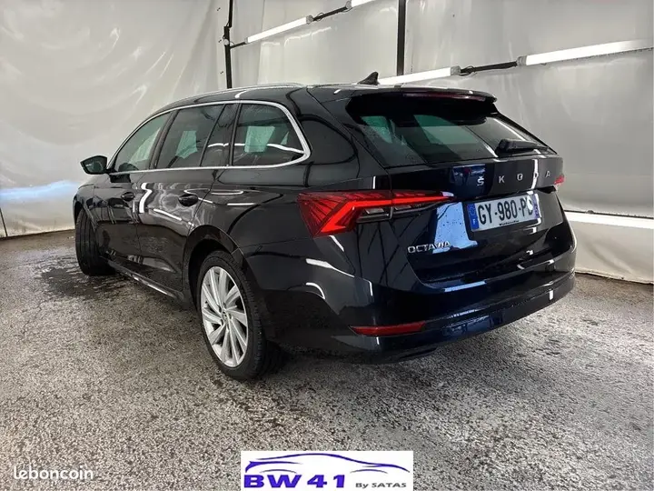 Skoda Octavia 2024 photo 2
