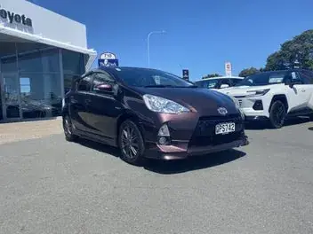 Toyota Aqua 2014 photo 2