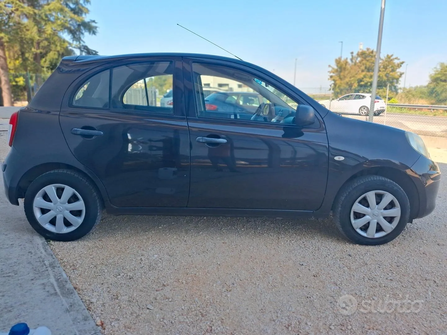 Nissan Micra 2011 photo 2