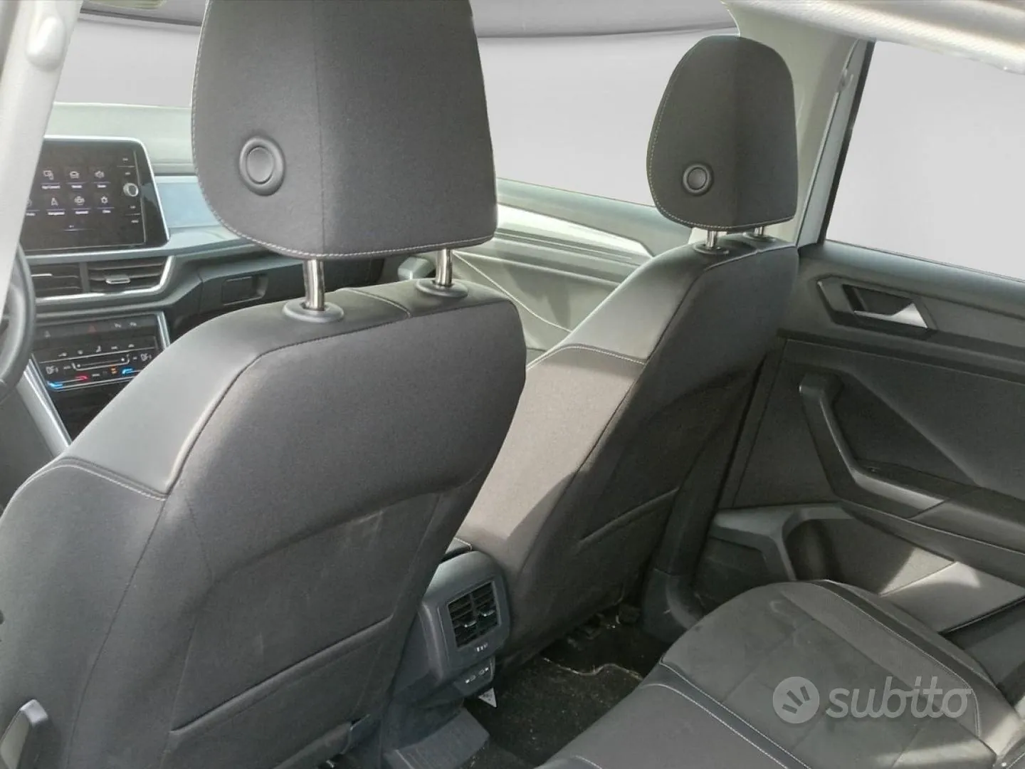 Volkswagen T-Roc 2023 photo 3
