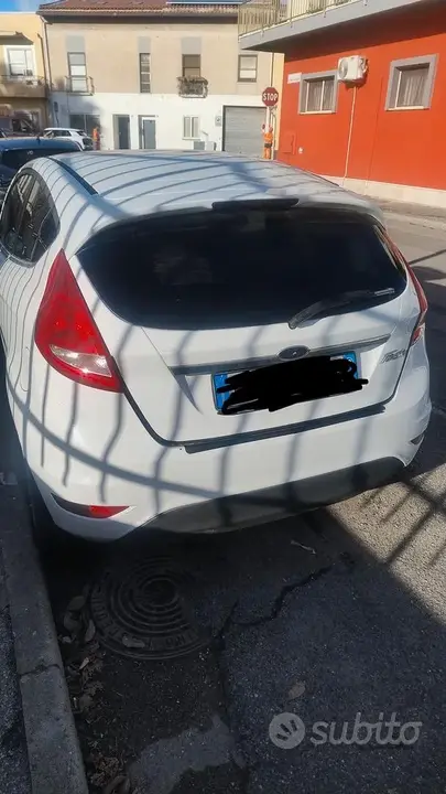 Ford Fiesta 2010 photo 2