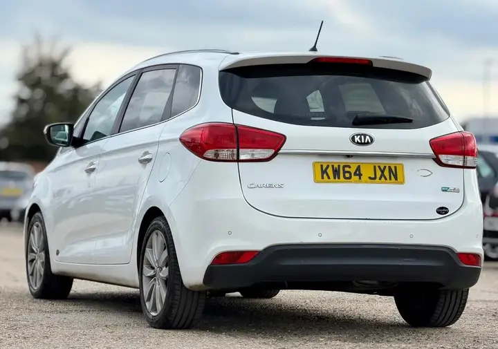 Kia Carens 2015 photo 4