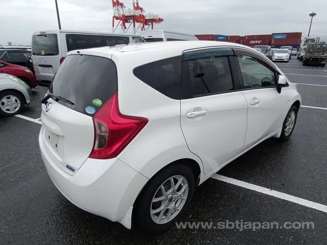 Nissan Note 2013 photo 4