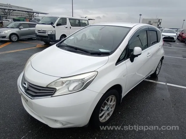 Nissan Note 2013 photo 2