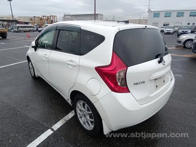 Nissan Note 2013 photo 3