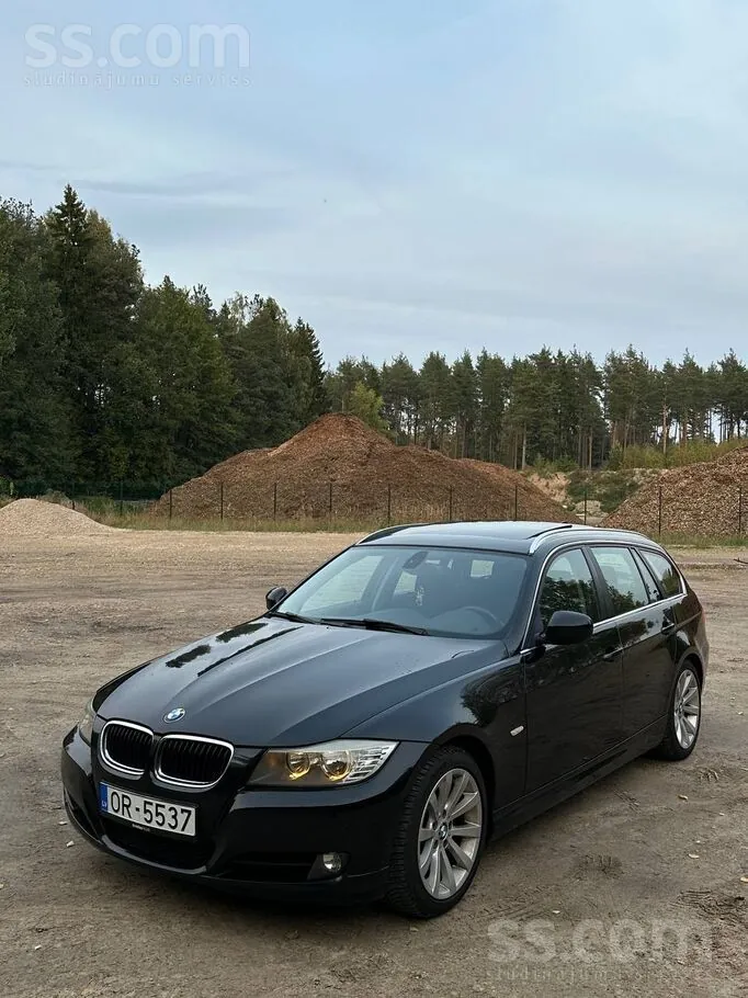BMW E91 2010 photo 2