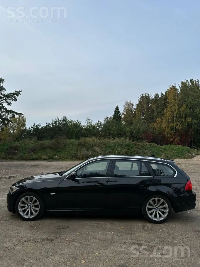BMW E91 2010 photo 3