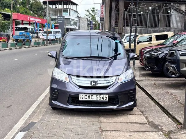 Honda Freed 2013 photo 4