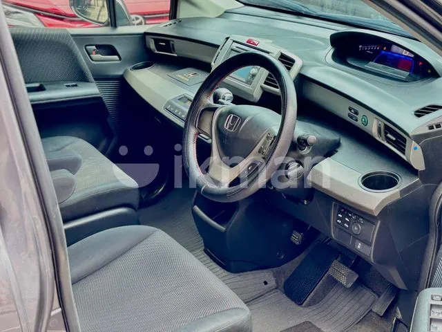 Honda Freed 2013 photo 2