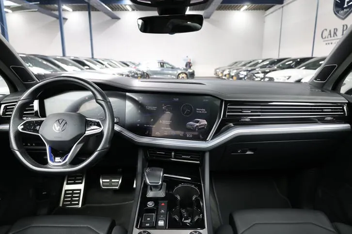 Volkswagen Touareg 2021 photo 2