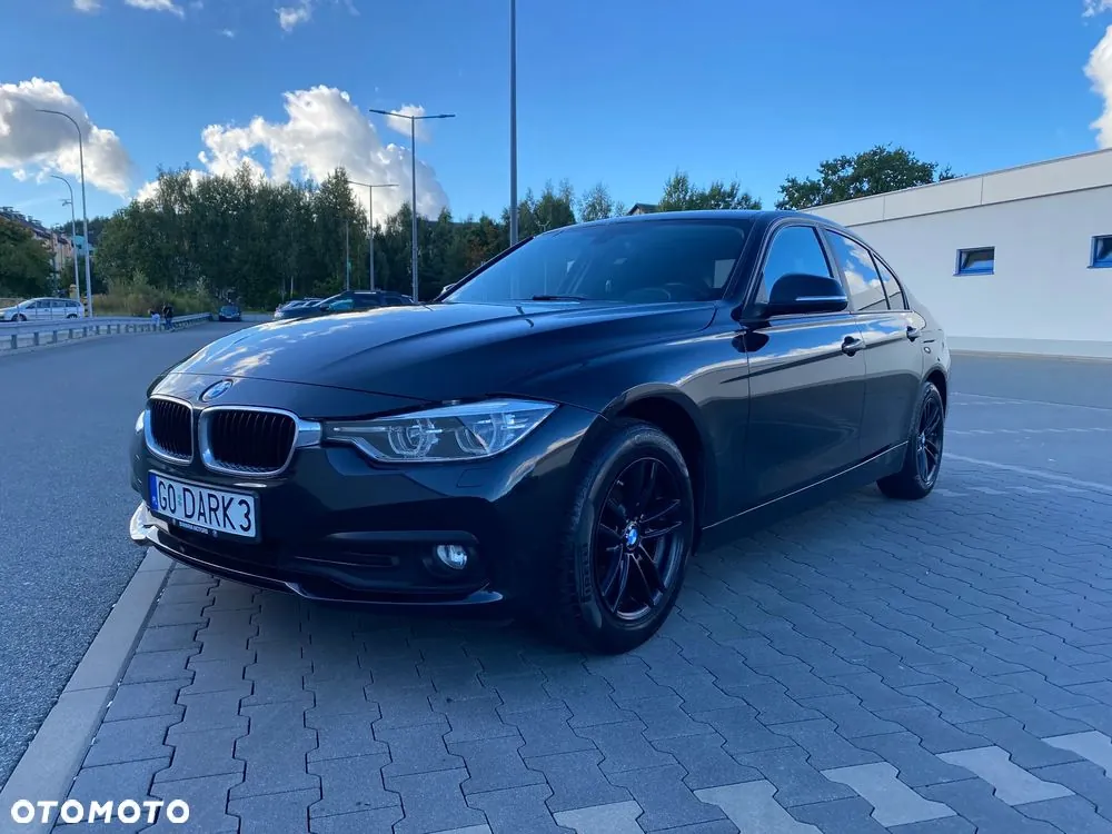 BMW 318I F30 2017 photo 2