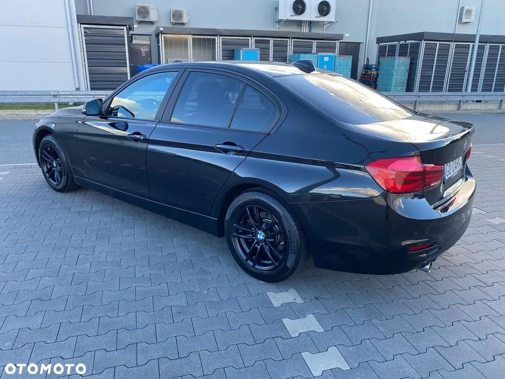 BMW 318I F30 2017 photo 3