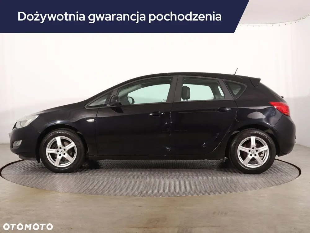 Opel Astra 2010 photo 3
