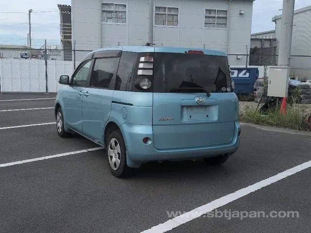 Toyota Sienta X 2008 photo 3