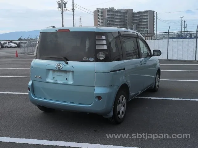 Toyota Sienta X 2008 photo 4