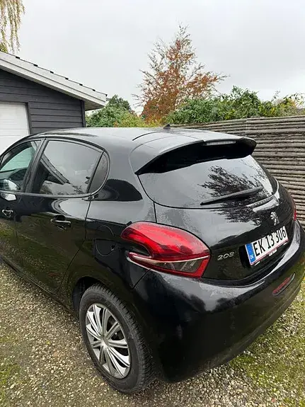 Peugeot 208 2017 photo 4