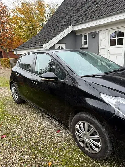 Peugeot 208 2017 photo 3