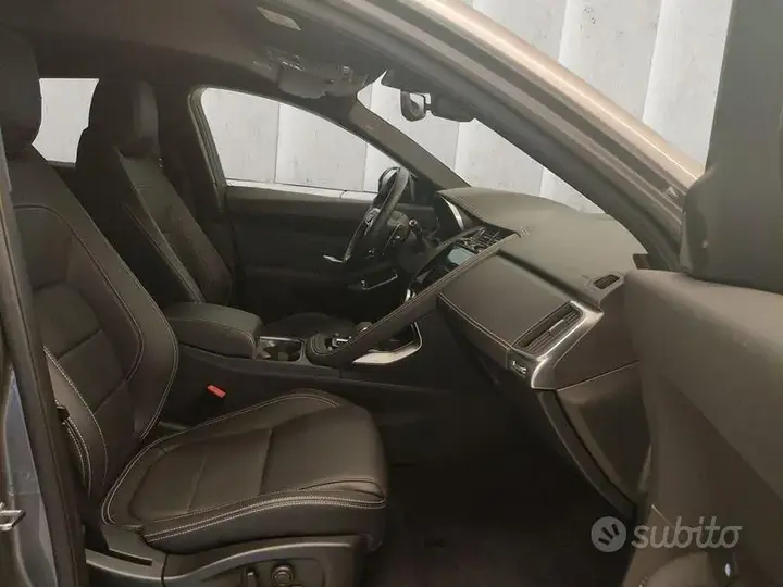 Jaguar E-Pace 2024 photo 3