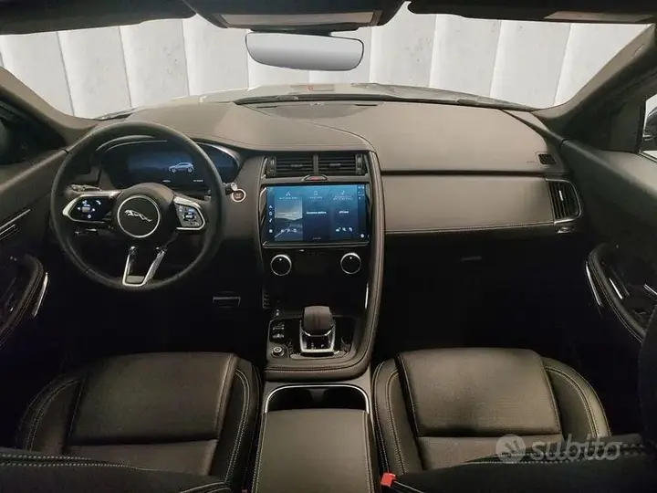 Jaguar E-Pace 2024 photo 4