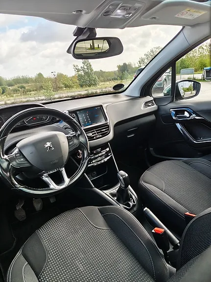 Peugeot 208 2017 photo 4