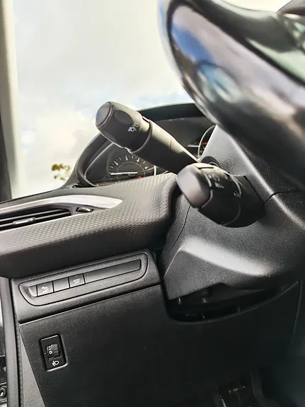 Peugeot 208 2017 photo 2