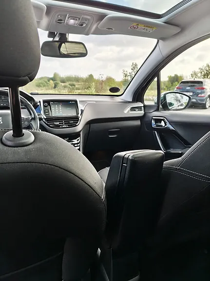 Peugeot 208 2017 photo 3