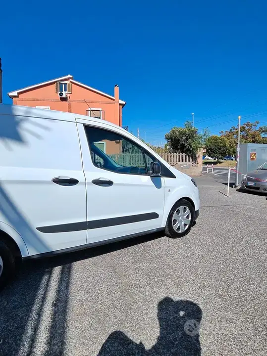 Ford Transit Courier 2022 photo 3
