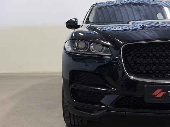 Jaguar F-Pace 2017 photo 4