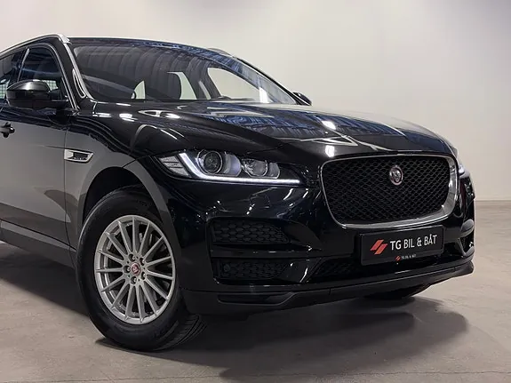 Jaguar F-Pace 2017 photo 2