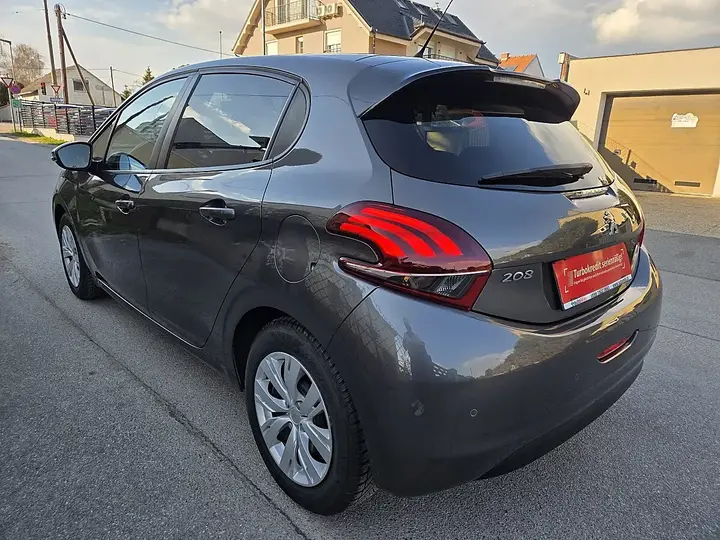 Peugeot 208 2018 photo 2