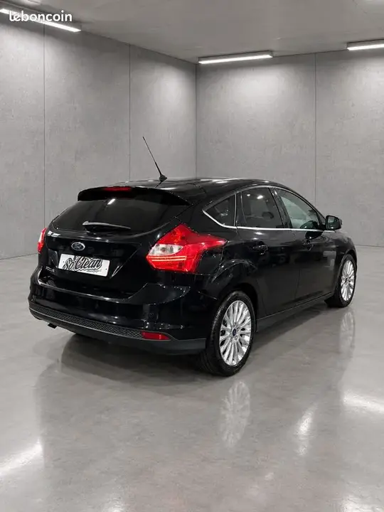 Ford Focus 2011 photo 2