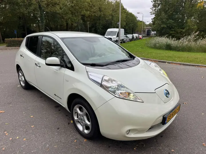 Nissan Leaf 2011 photo 4