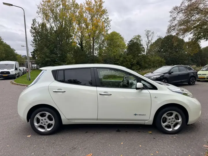 Nissan Leaf 2011 photo 5