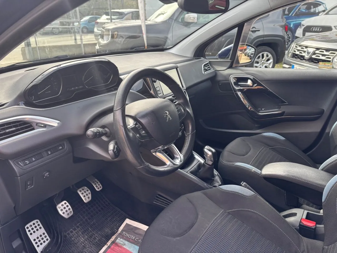 Peugeot 208 2015 photo 5