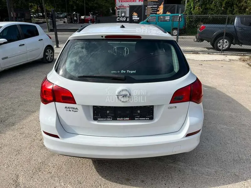 Opel Astra J 2010 photo 5