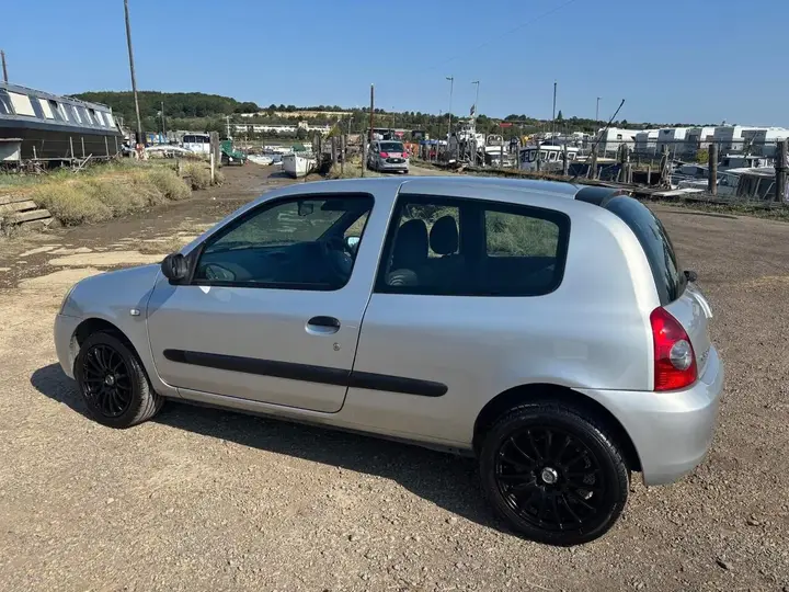 Renault Clio 2008 photo 4