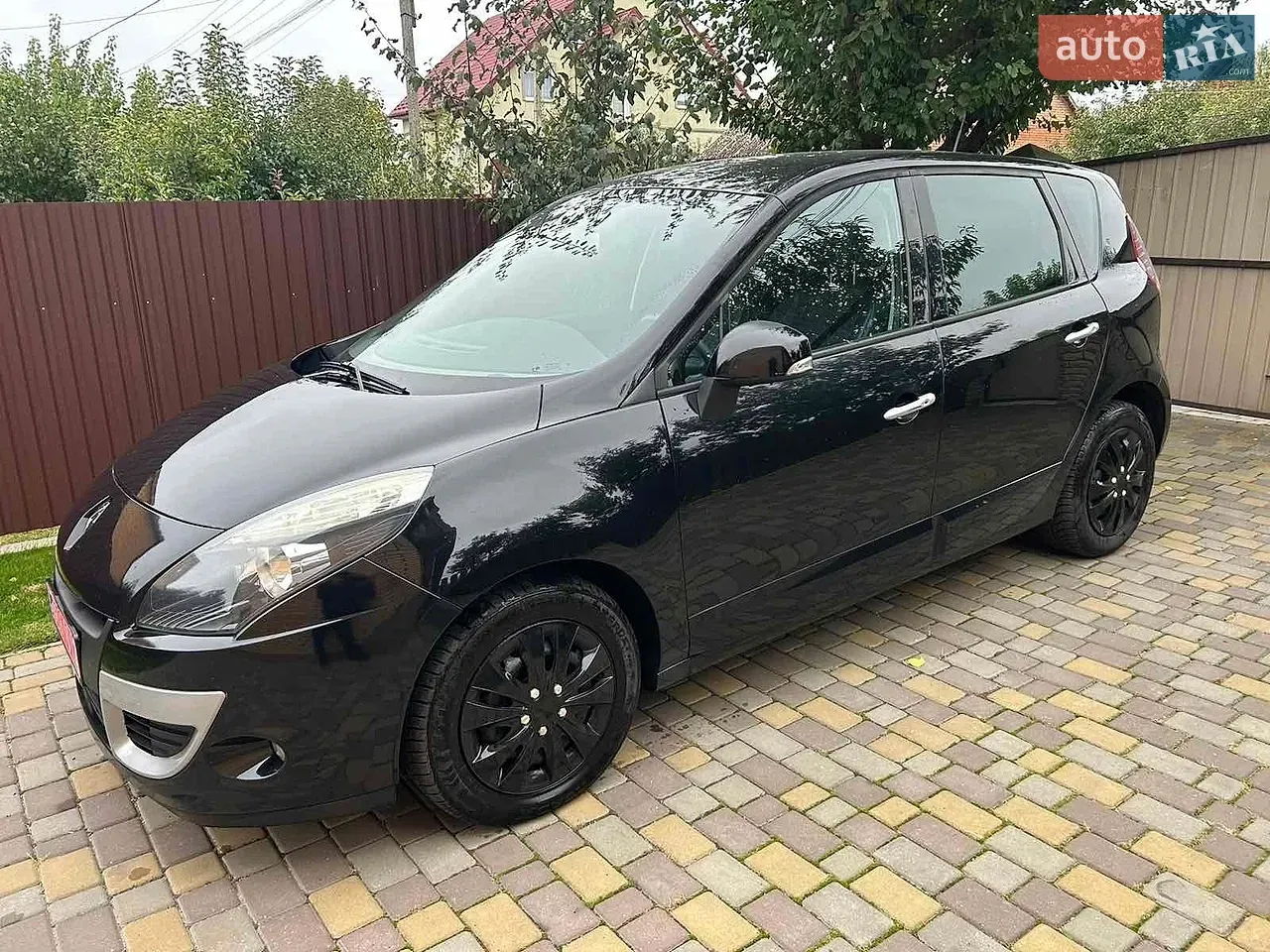 Renault Scenic 2011 photo 2