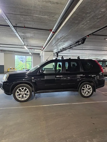 Nissan X-Trail 2010 photo 2