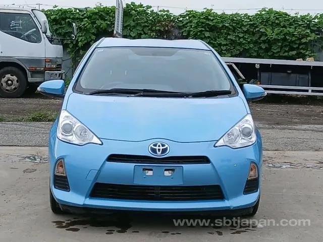 Toyota Aqua 2013 photo 2