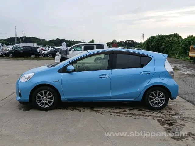 Toyota Aqua 2013 photo 4