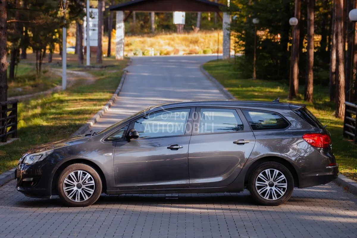 Opel Astra J 2012 photo 5