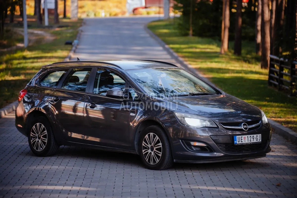 Opel Astra J 2012 photo 4