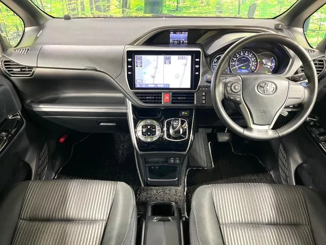 Toyota Voxzie Hybrid Zs 2018 photo 2