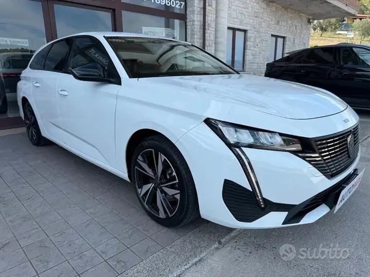 Peugeot 308 2023 photo 3