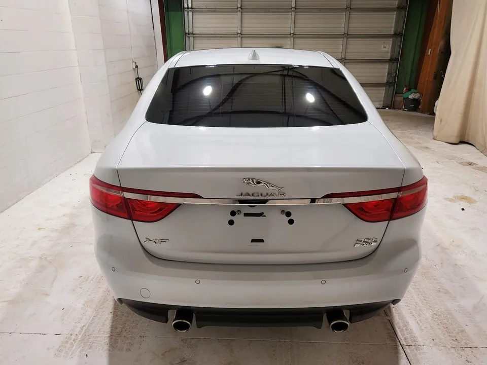 Jaguar Xf 2016 photo 3