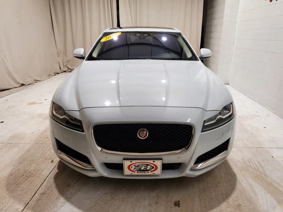 Jaguar Xf 2016 photo 2