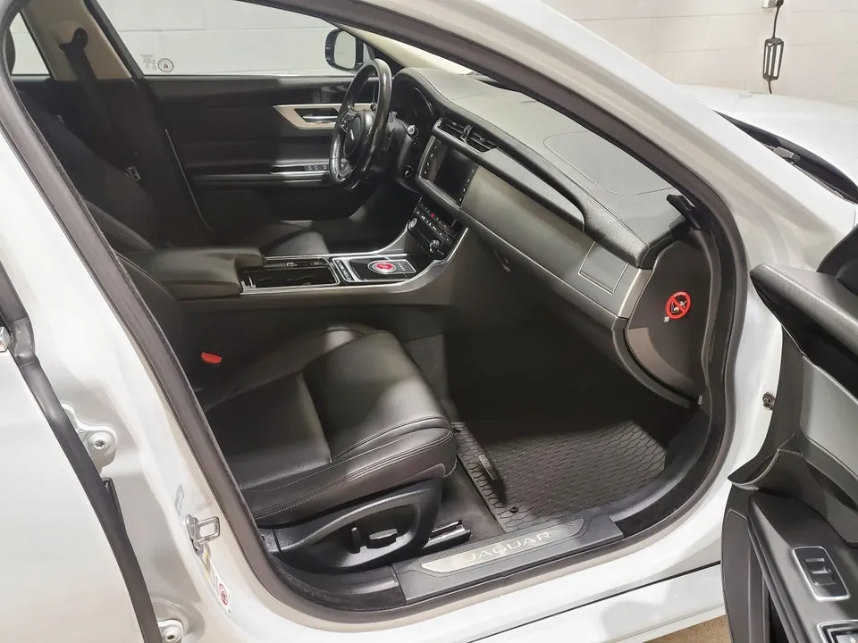 Jaguar Xf 2016 photo 5