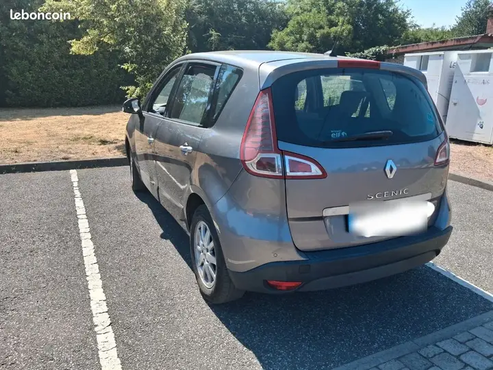 Renault Megane 2009 photo 2